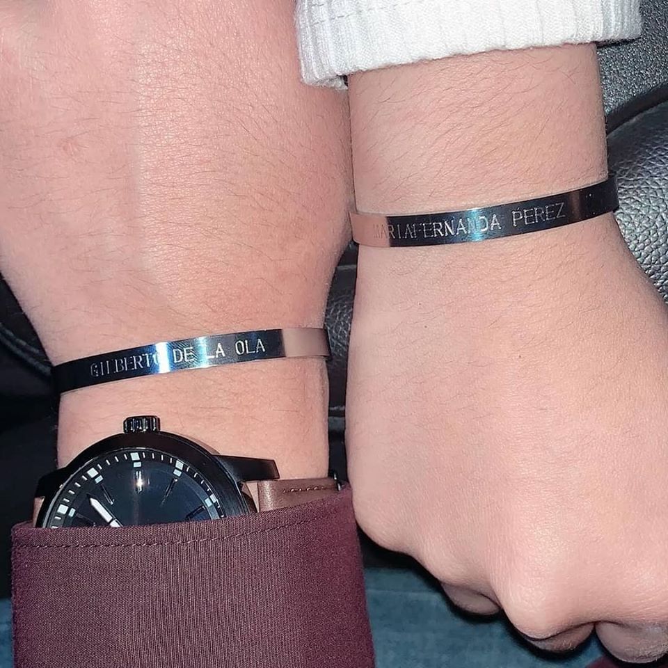 Brazalete de acero inoxidable (2 x $700)