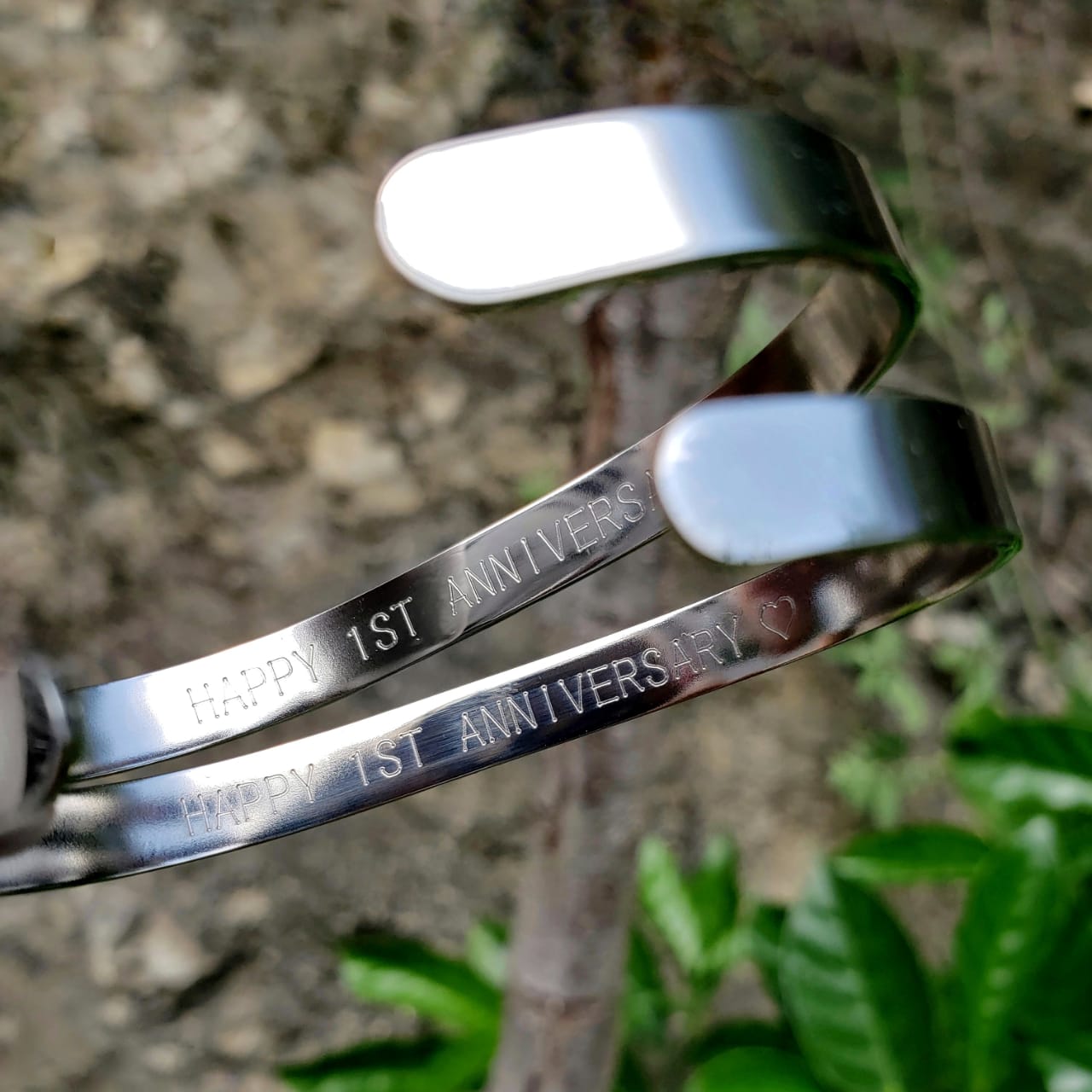 Brazalete de acero inoxidable (2 x $700)